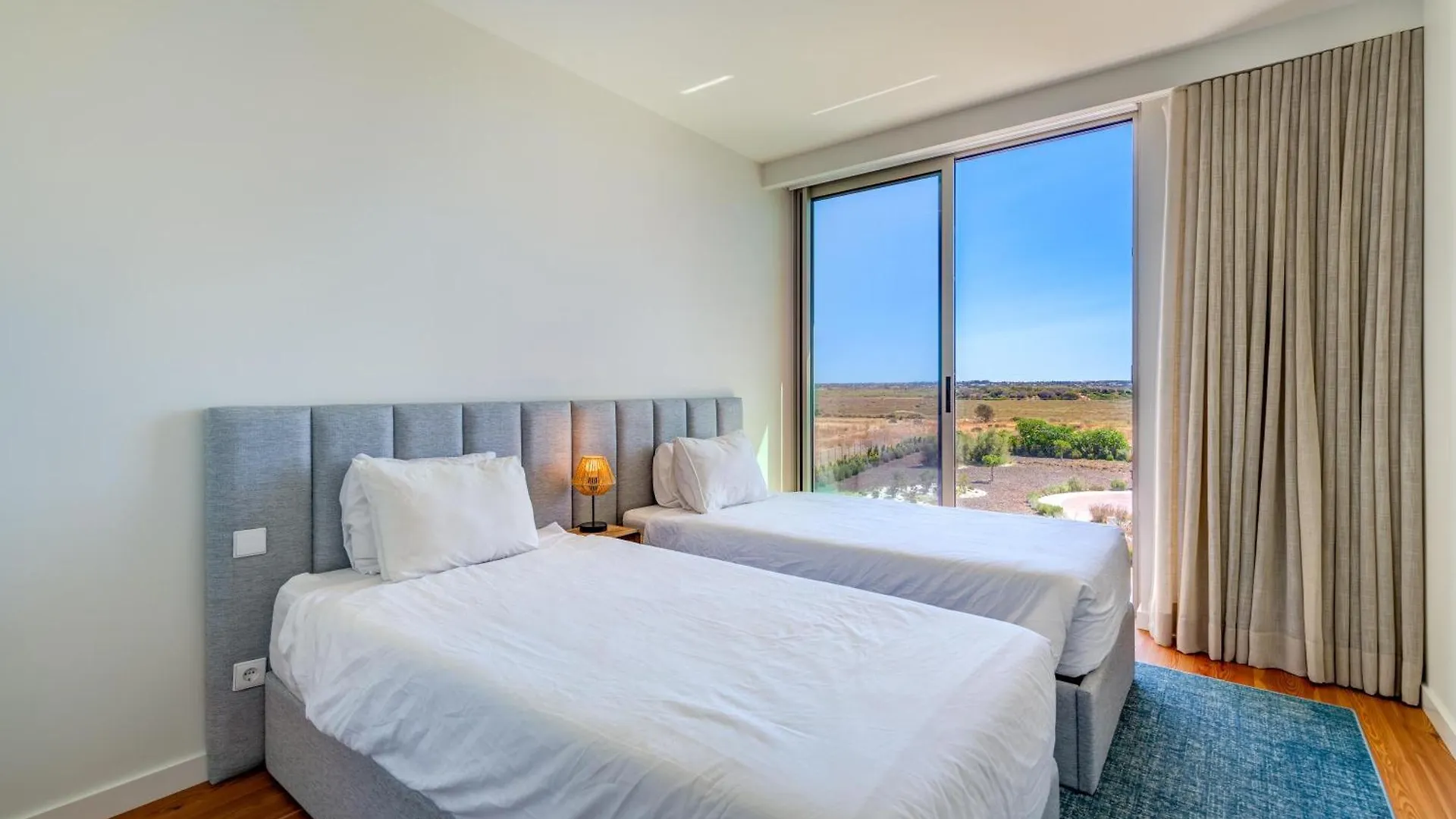 Cond Bayline - T2 - Spa - Pool - Gym - Wifi - Nemo - By Bedzy Armacao de Pera 0*,  Portugal